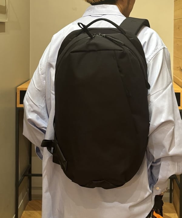 三宅 康平さんの「BEAMS WOMEN｜ABLE CARRY / Daily Plus Cordura re/cor 1000D Black」を使ったコーディネート