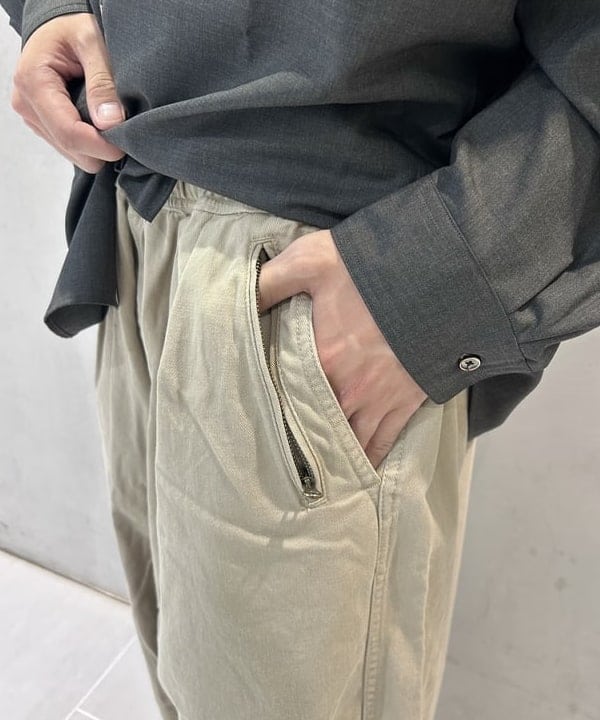 rogiさんの「BEAMS WOMEN｜２プリーツ バルーン チノパンツ」を使ったコーディネート