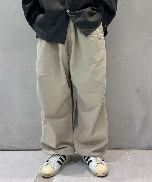 rogiさんの「BEAMS WOMEN｜２プリーツ バルーン チノパンツ」を使ったコーディネート