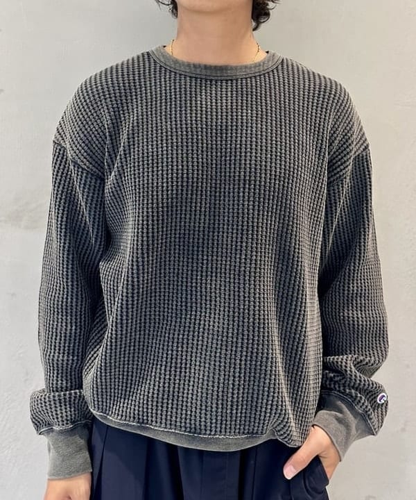 Kellyさんの「BEAMS WOMEN｜【別注】Champion / Big Waffle Long Sleeve Shirt」を使ったコーディネート