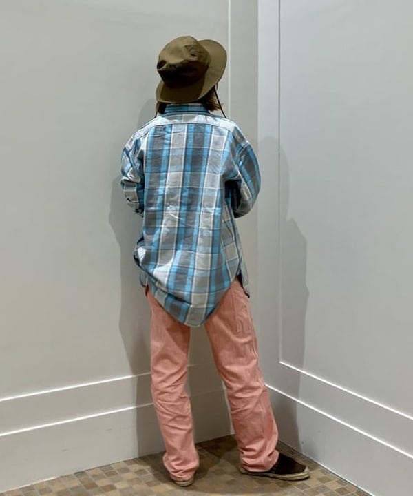 小原 もこさんの「BEAMS WOMEN｜折り畳み バケット ハット」を使ったコーディネート