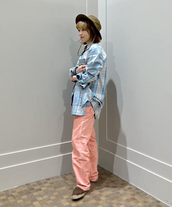 小原 もこさんの「BEAMS WOMEN｜折り畳み バケット ハット」を使ったコーディネート