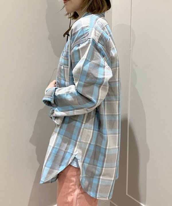 小原 もこさんの「BEAMS WOMEN｜折り畳み バケット ハット」を使ったコーディネート