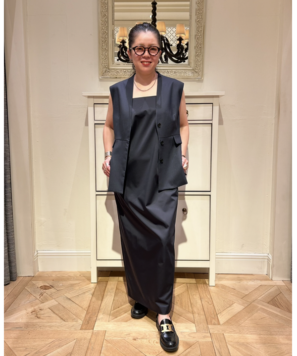 計算されたジレ＆ワンピースをセットで夏から秋へスイッチ