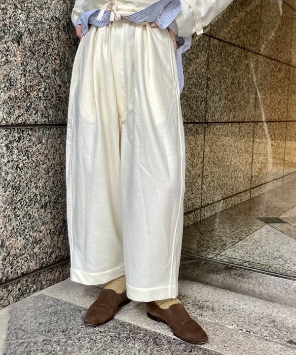 小原 もこさんの「BEAMS WOMEN｜ビッグ ボタンダウン シャツ」を使ったコーディネート