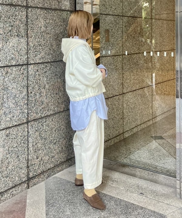 小原 もこさんの「BEAMS WOMEN｜ビッグ ボタンダウン シャツ」を使ったコーディネート