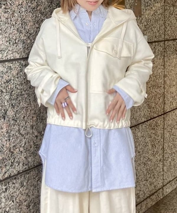 小原 もこさんの「BEAMS WOMEN｜ビッグ ボタンダウン シャツ」を使ったコーディネート