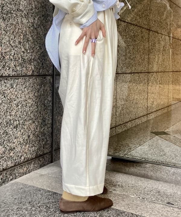 小原 もこさんの「BEAMS WOMEN｜ビッグ ボタンダウン シャツ」を使ったコーディネート