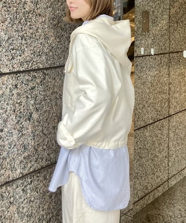 小原 もこさんの「BEAMS WOMEN｜ビッグ ボタンダウン シャツ」を使ったコーディネート