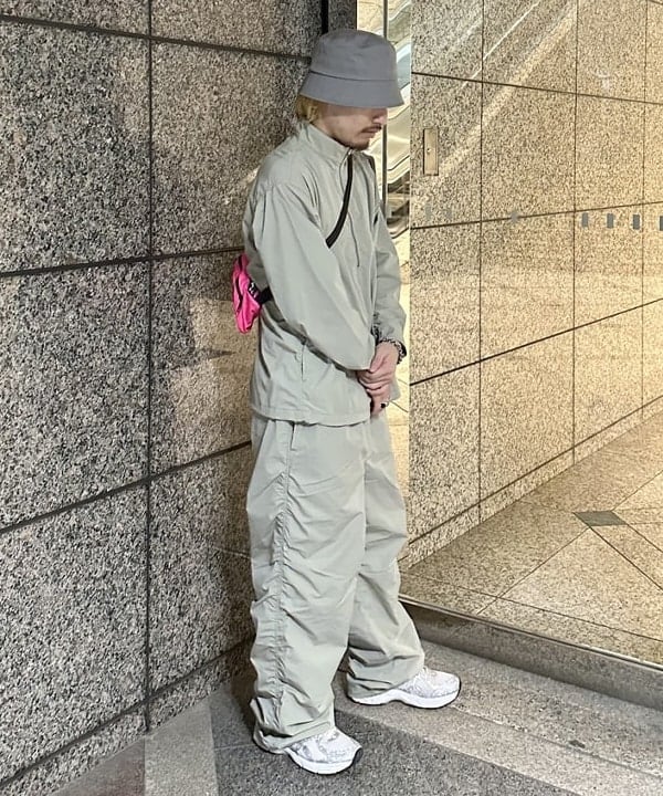 吉田 洸輝さんの「BEAMS WOMEN｜撥水 ワイドフィット プルオーバーシャツ」を使ったコーディネート