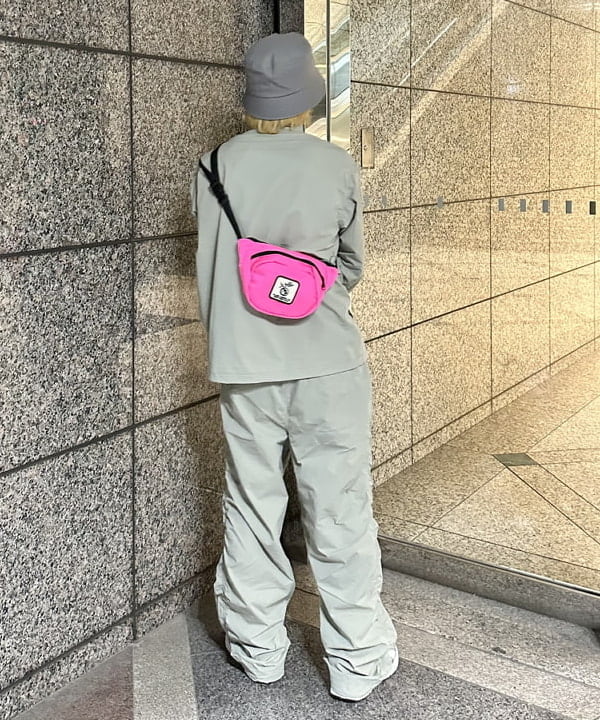 吉田 洸輝さんの「BEAMS WOMEN｜撥水 ワイドフィット プルオーバーシャツ」を使ったコーディネート