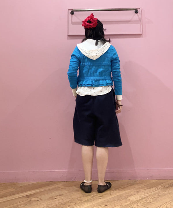 晶さんの「BEAMS WOMEN｜シャーリング ジップ Vネック カーディガン」を使ったコーディネート