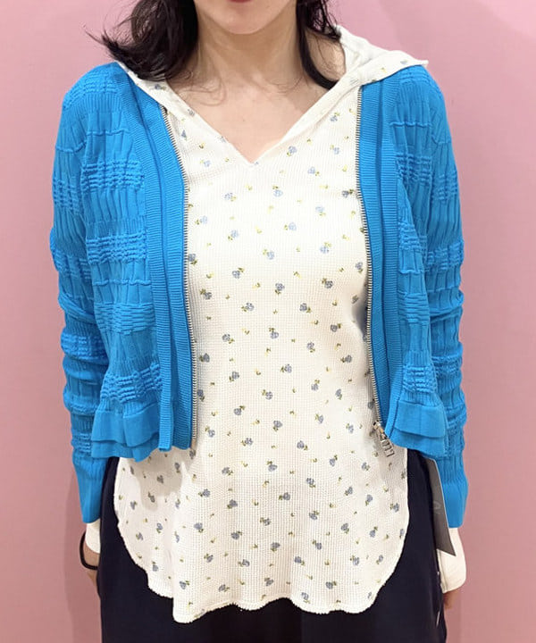 晶さんの「BEAMS WOMEN｜シャーリング ジップ Vネック カーディガン」を使ったコーディネート