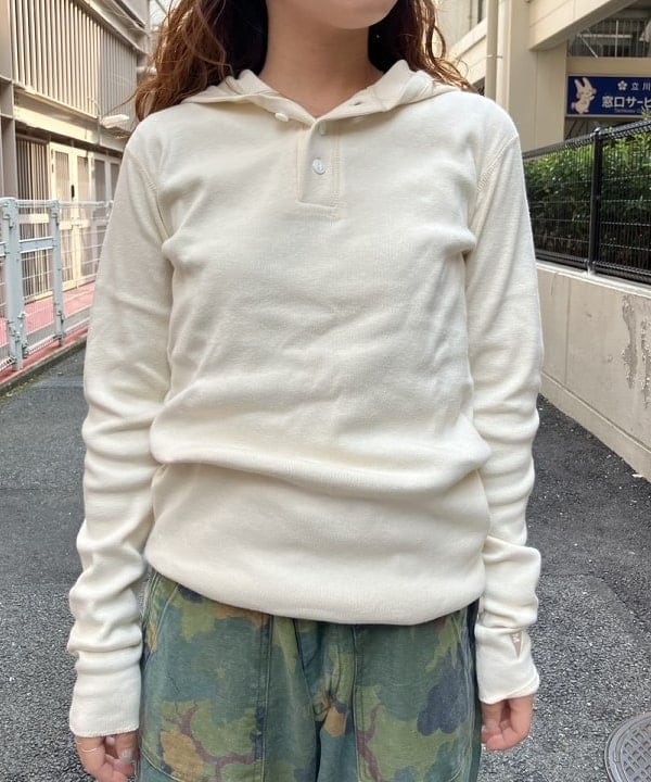 モモさんの「BEAMS WOMEN｜BUZZ RICKSON'S / MITCHELL PATTERN CAMOUFLAGE TROUSERS CIVILIAN MODEL」を使ったコーディネート
