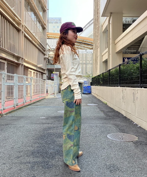 モモさんの「BEAMS WOMEN｜BUZZ RICKSON'S / MITCHELL PATTERN CAMOUFLAGE TROUSERS CIVILIAN MODEL」を使ったコーディネート