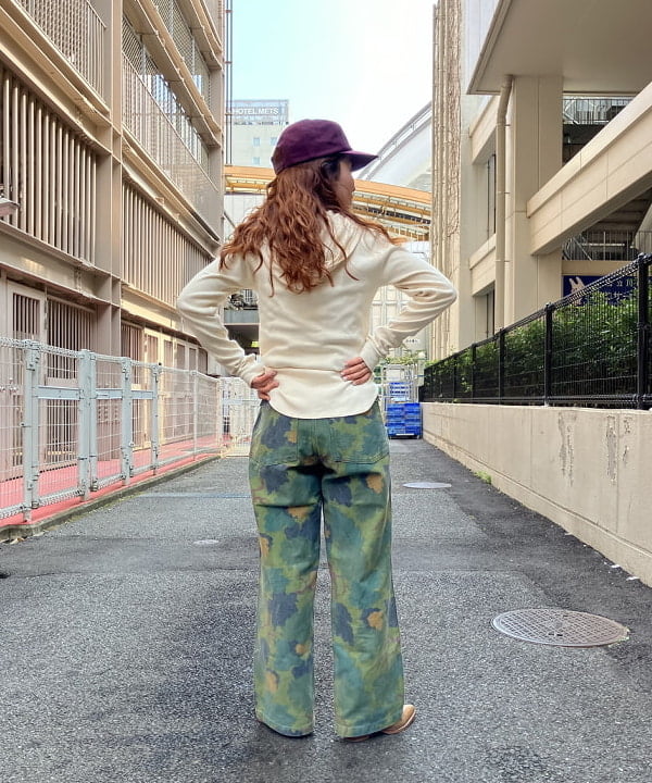 モモさんの「BEAMS WOMEN｜BUZZ RICKSON'S / MITCHELL PATTERN CAMOUFLAGE TROUSERS CIVILIAN MODEL」を使ったコーディネート
