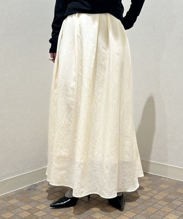 大槻 まひろさんの「BEAMS WOMEN｜ドライギャバジン ６ボタン ダブルジャケット」を使ったコーディネート