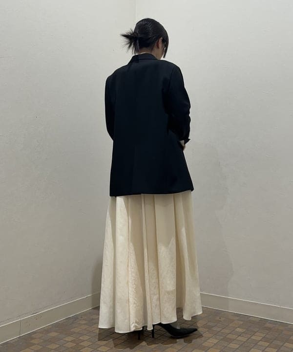 大槻 まひろさんの「BEAMS WOMEN｜ドライギャバジン ６ボタン ダブルジャケット」を使ったコーディネート