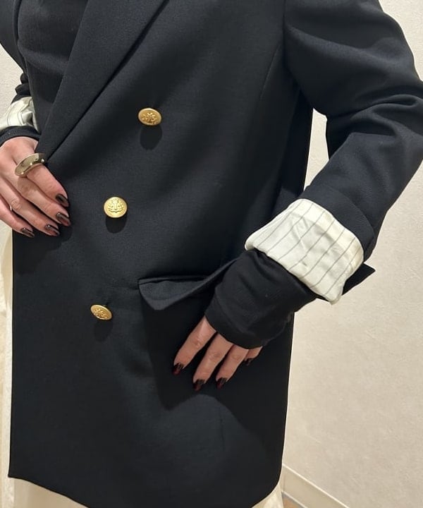 大槻 まひろさんの「BEAMS WOMEN｜ドライギャバジン ６ボタン ダブルジャケット」を使ったコーディネート