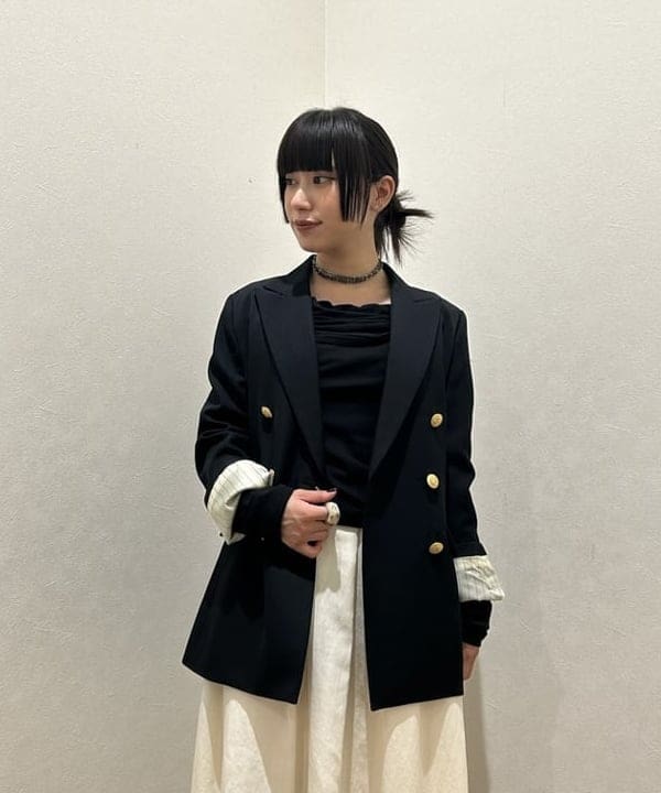 大槻 まひろさんの「BEAMS WOMEN｜ドライギャバジン ６ボタン ダブルジャケット」を使ったコーディネート