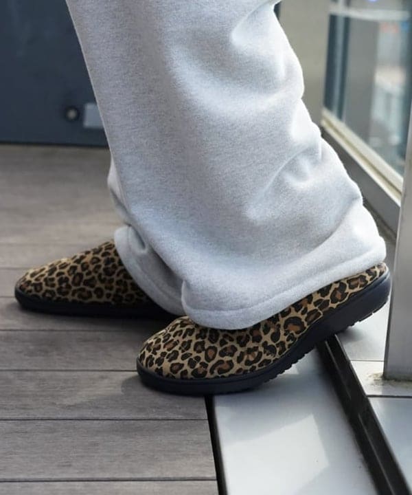 SUDOさんの「BEAMS WOMEN｜【別注】SUBU / フェイク ヌバック サンダル」を使ったコーディネート