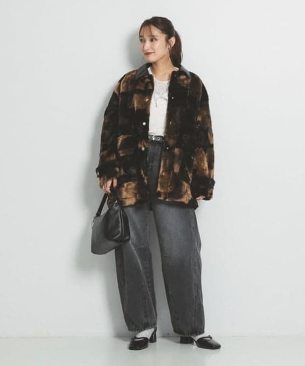 松本 佳菜子さんの「BEAMS WOMEN｜RBS / フェイクファー ステンカラー コート」を使ったコーディネート