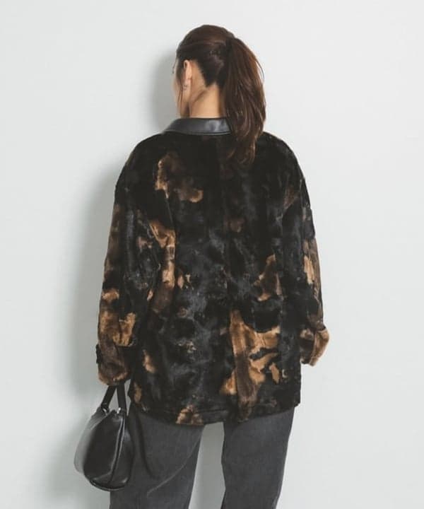 松本 佳菜子さんの「BEAMS WOMEN｜RBS / フェイクファー ステンカラー コート」を使ったコーディネート