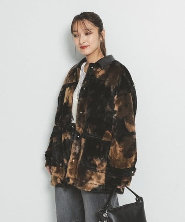 松本 佳菜子さんの「BEAMS WOMEN｜RBS / フェイクファー ステンカラー コート」を使ったコーディネート