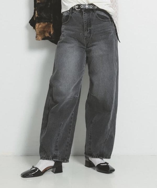 松本 佳菜子さんの「BEAMS WOMEN｜RBS / フェイクファー ステンカラー コート」を使ったコーディネート