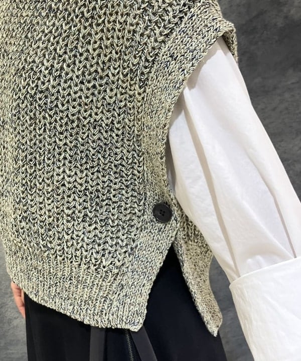 菜月さんの「BEAMS WOMEN｜バックオープン コットンブラウス」を使ったコーディネート