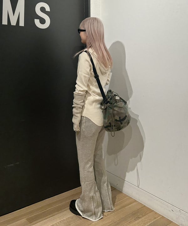 ando naoさんの「BEAMS WOMEN｜maturely / グリッター ジッパー パンツ」を使ったコーディネート