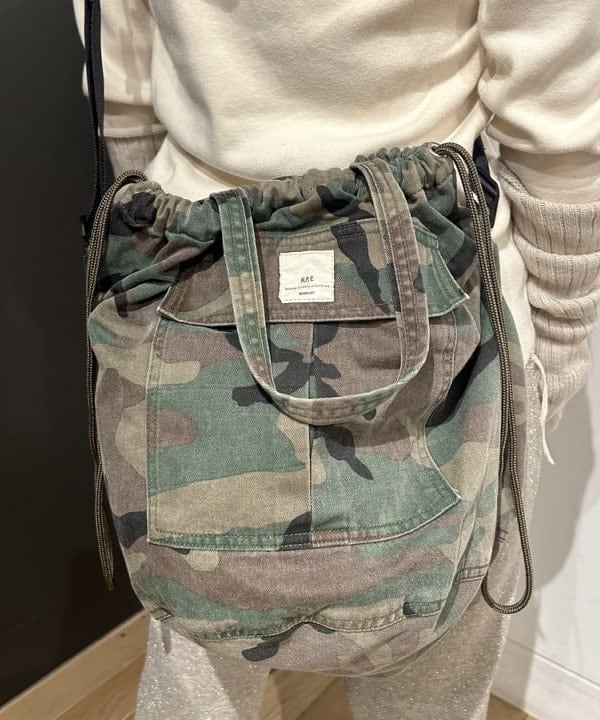 ando naoさんの「BEAMS WOMEN｜maturely / グリッター ジッパー パンツ」を使ったコーディネート