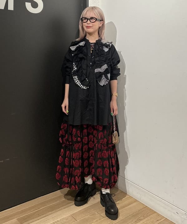 ando naoさんの「BEAMS WOMEN｜blicenscell / ビジュー バッグ」を使ったコーディネート