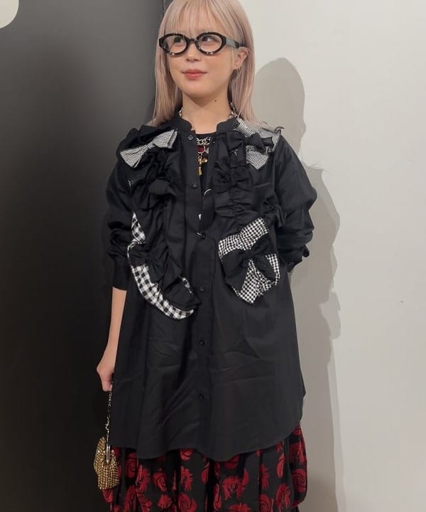 ando naoさんの「BEAMS WOMEN｜blicenscell / ビジュー バッグ」を使ったコーディネート