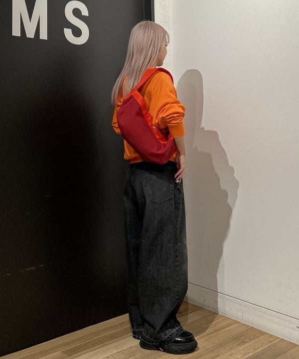 ando naoさんの「BEAMS WOMEN｜【別注】Lee &times; maturely / デニム アシメ パンツ」を使ったコーディネート