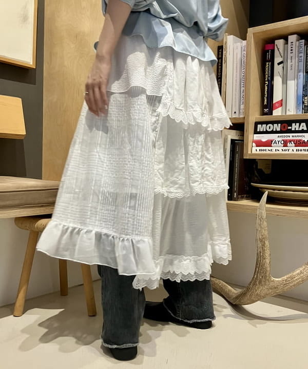 小原 もこさんの「BEAMS WOMEN｜ARROW NOVELTY / コンチョ ベルト 22FW」を使ったコーディネート