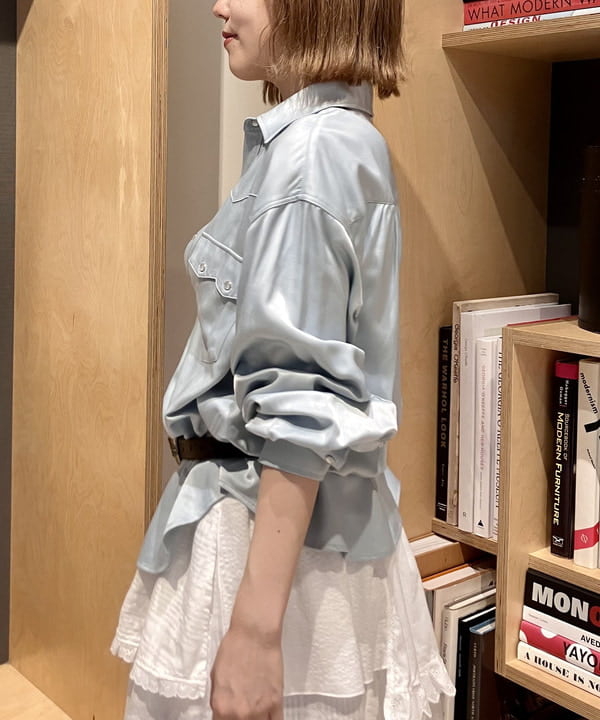 小原 もこさんの「BEAMS WOMEN｜ARROW NOVELTY / コンチョ ベルト 22FW」を使ったコーディネート