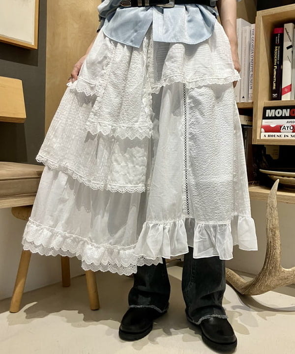 小原 もこさんの「BEAMS WOMEN｜ARROW NOVELTY / コンチョ ベルト 22FW」を使ったコーディネート