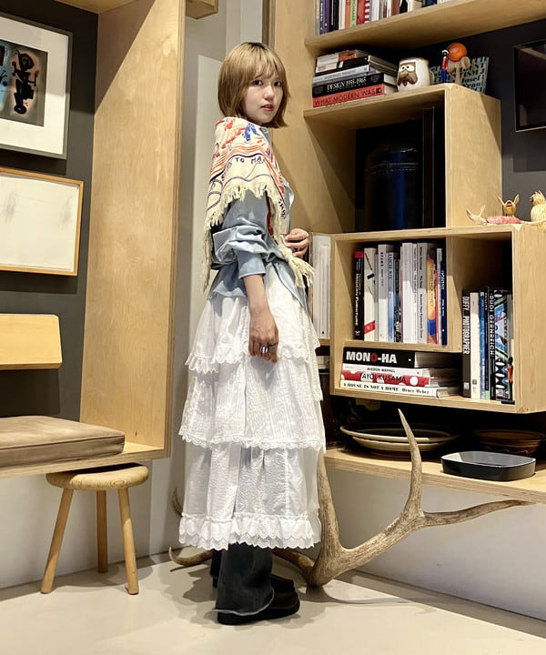 小原 もこさんの「BEAMS WOMEN｜ARROW NOVELTY / コンチョ ベルト 22FW」を使ったコーディネート