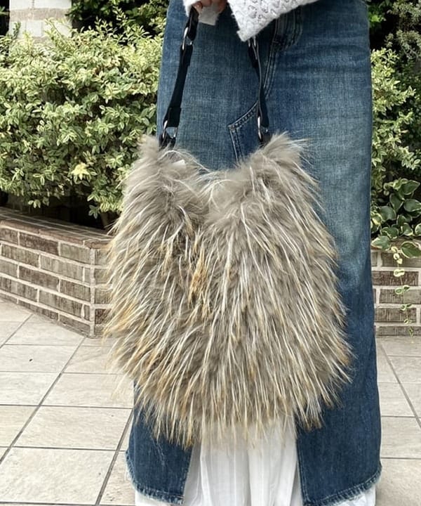 まゆちゃんさんの「BEAMS WOMEN｜ロング ファー バッグ」を使ったコーディネート