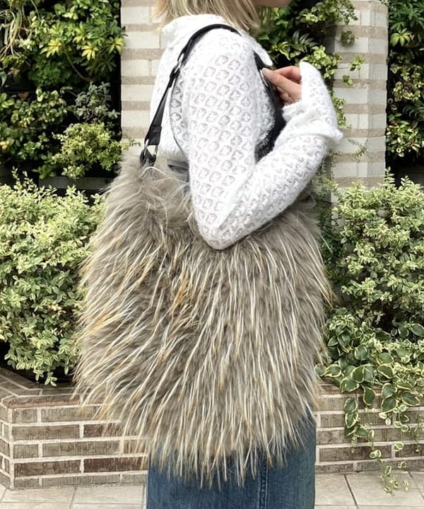 まゆちゃんさんの「BEAMS WOMEN｜ロング ファー バッグ」を使ったコーディネート