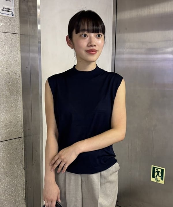 野村 美紅さんの「BEAMS WOMEN｜シルク ノースリーブ トップス」を使ったコーディネート