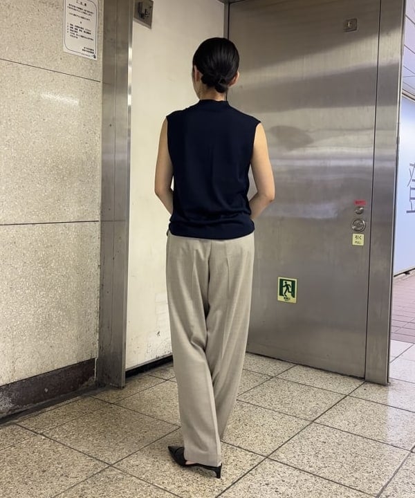 野村 美紅さんの「BEAMS WOMEN｜シルク ノースリーブ トップス」を使ったコーディネート