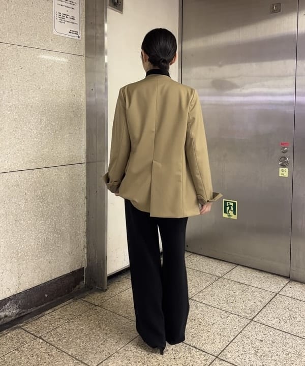 野村 美紅さんの「BEAMS WOMEN｜ポリエステル ウール ラペルレス ジャケット」を使ったコーディネート
