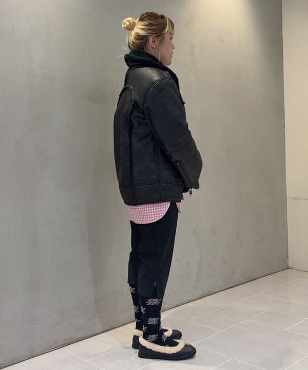 大石彩可さんの「BEAMS WOMEN｜UGG(R) for Ray BEAMS / THAYDEN LUXEFLUFF JACKET」を使ったコーディネート