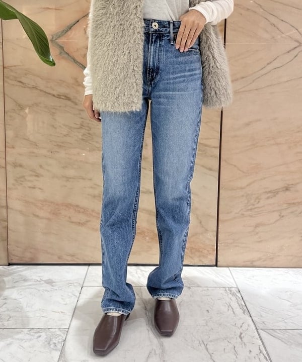 茂野 真楓さんの「BEAMS WOMEN｜ウェイビー フェイクファー ジレ」を使ったコーディネート