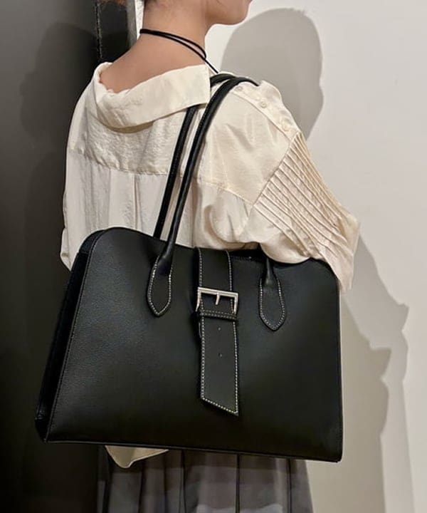 早川 萌子さんの「BEAMS WOMEN｜RBS / アーム タック ボートネック ブラウス」を使ったコーディネート