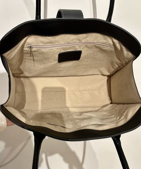 早川 萌子さんの「BEAMS WOMEN｜RBS / アーム タック ボートネック ブラウス」を使ったコーディネート