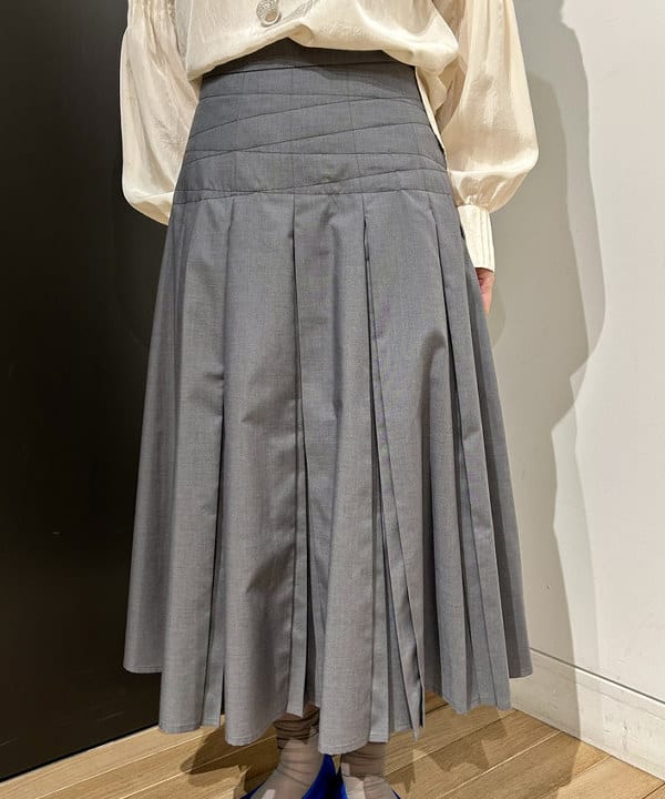 早川 萌子さんの「BEAMS WOMEN｜RBS / アーム タック ボートネック ブラウス」を使ったコーディネート