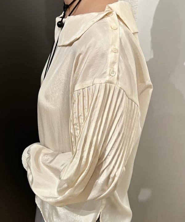 早川 萌子さんの「BEAMS WOMEN｜RBS / アーム タック ボートネック ブラウス」を使ったコーディネート